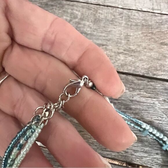 Beautiful 18” assorted Greens 3 Strand beaded necklace with accent stone- NWT - Picture 4 of 7